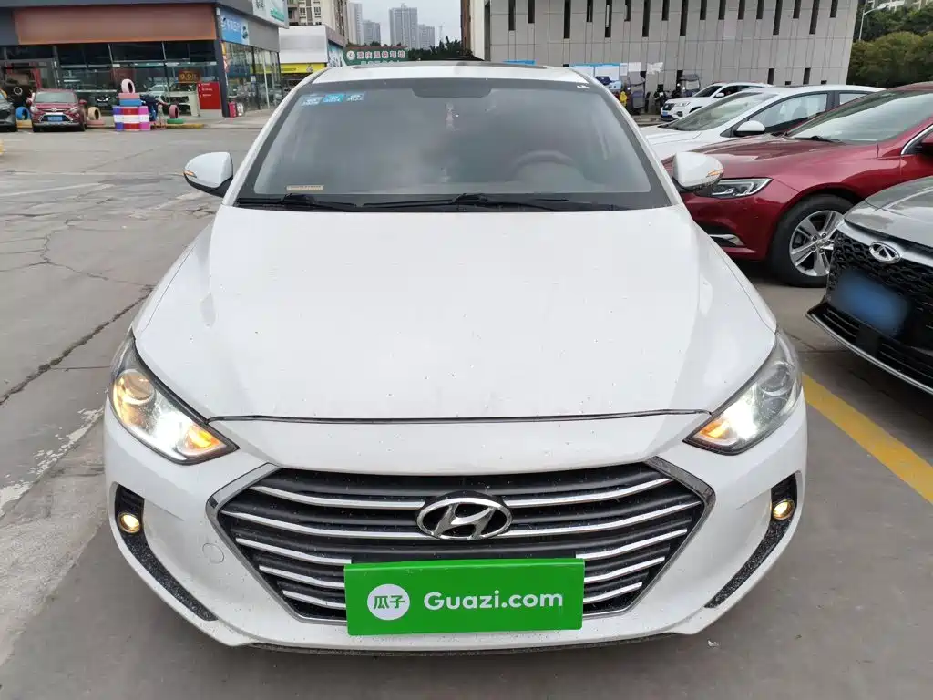Hyundai Elantra — фото 3