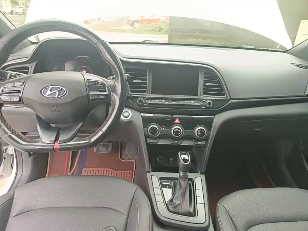Hyundai Elantra — фото 13