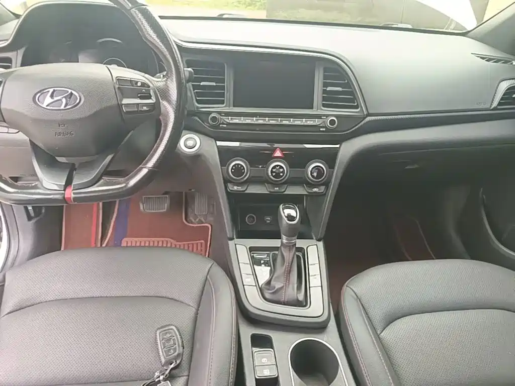 Hyundai Elantra — фото 14