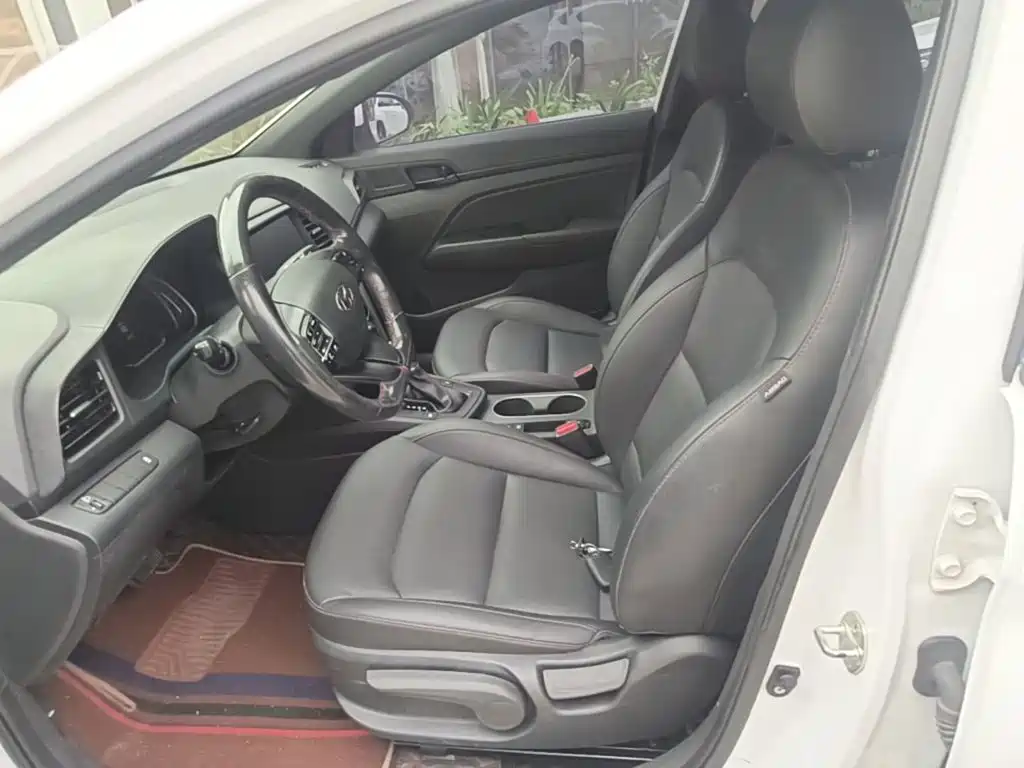 Hyundai Elantra — фото 15