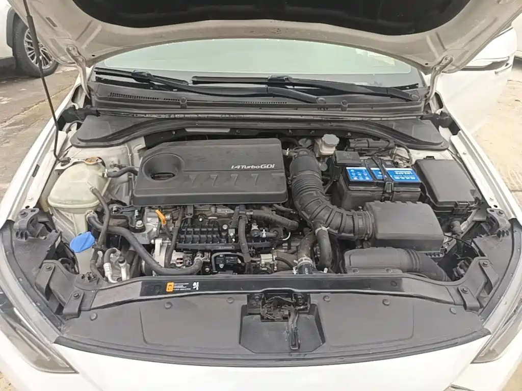 Hyundai Elantra — фото 20