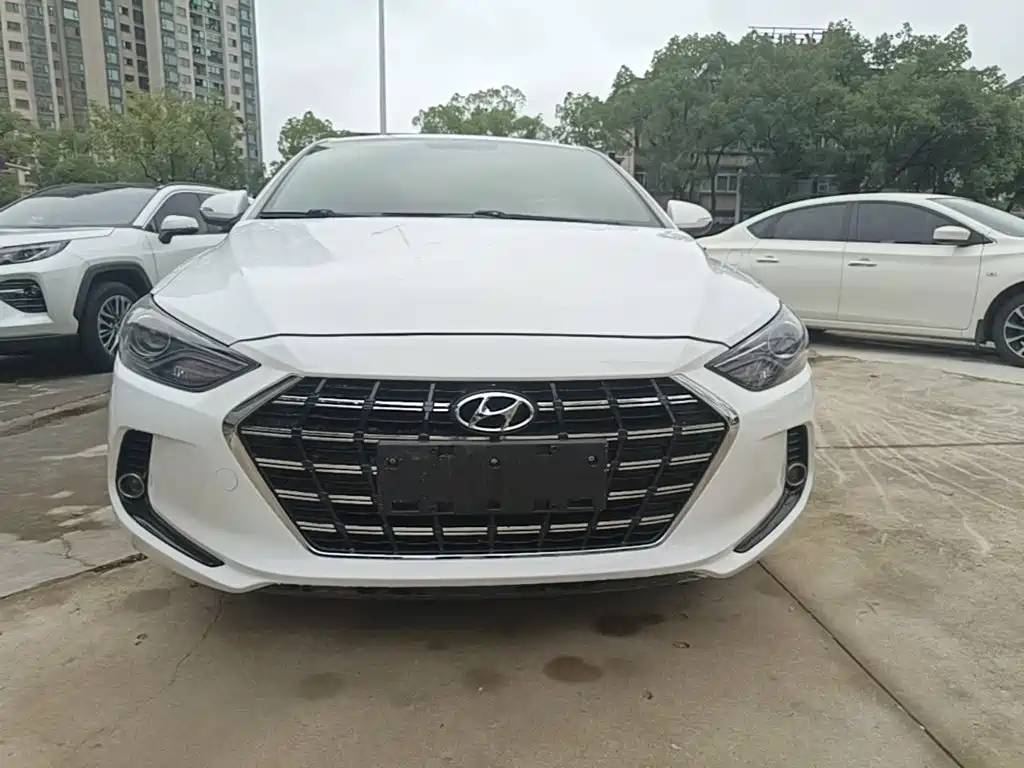 Hyundai Elantra — фото 3