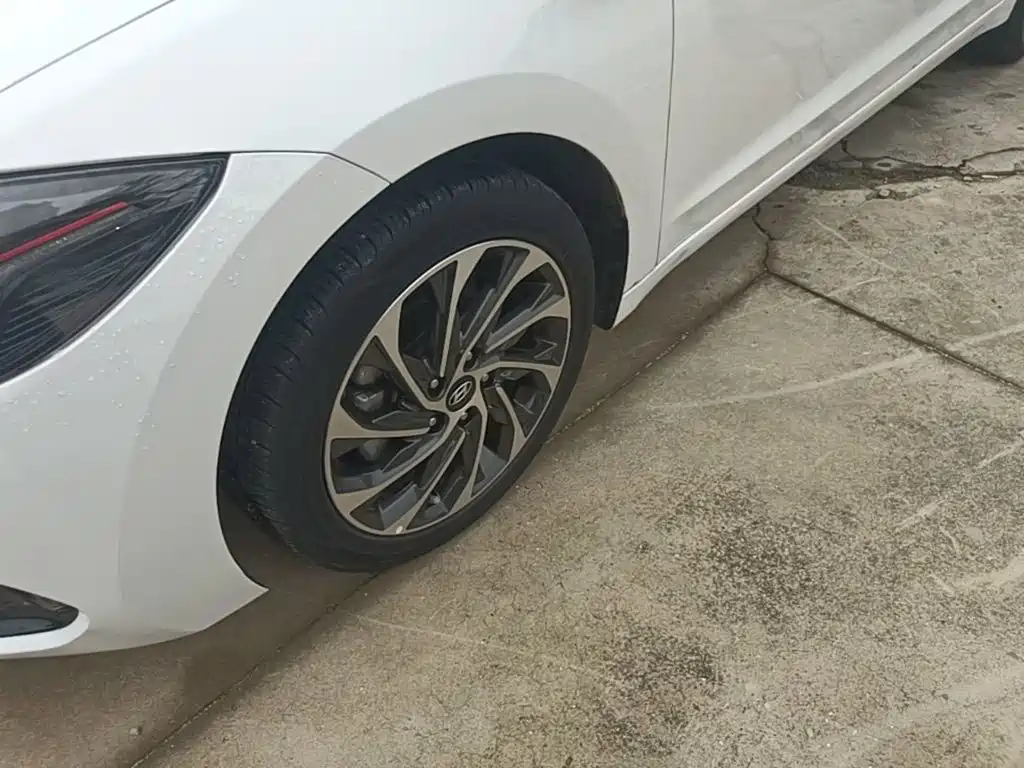 Hyundai Elantra — фото 23