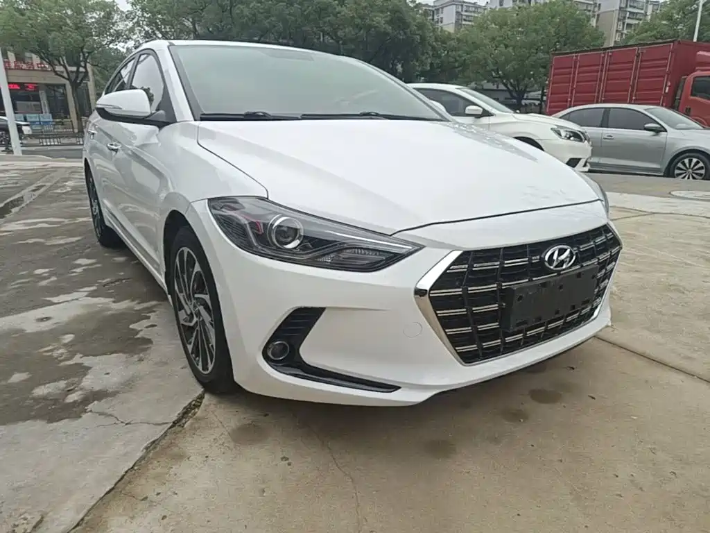 Hyundai Elantra — фото 4
