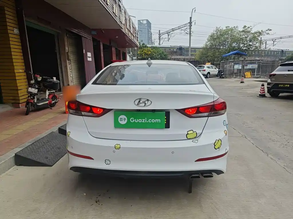 Hyundai Elantra — фото 4