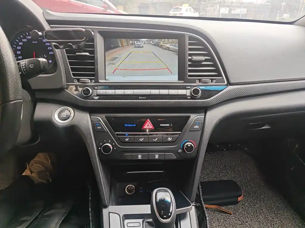 Hyundai Elantra — фото 9
