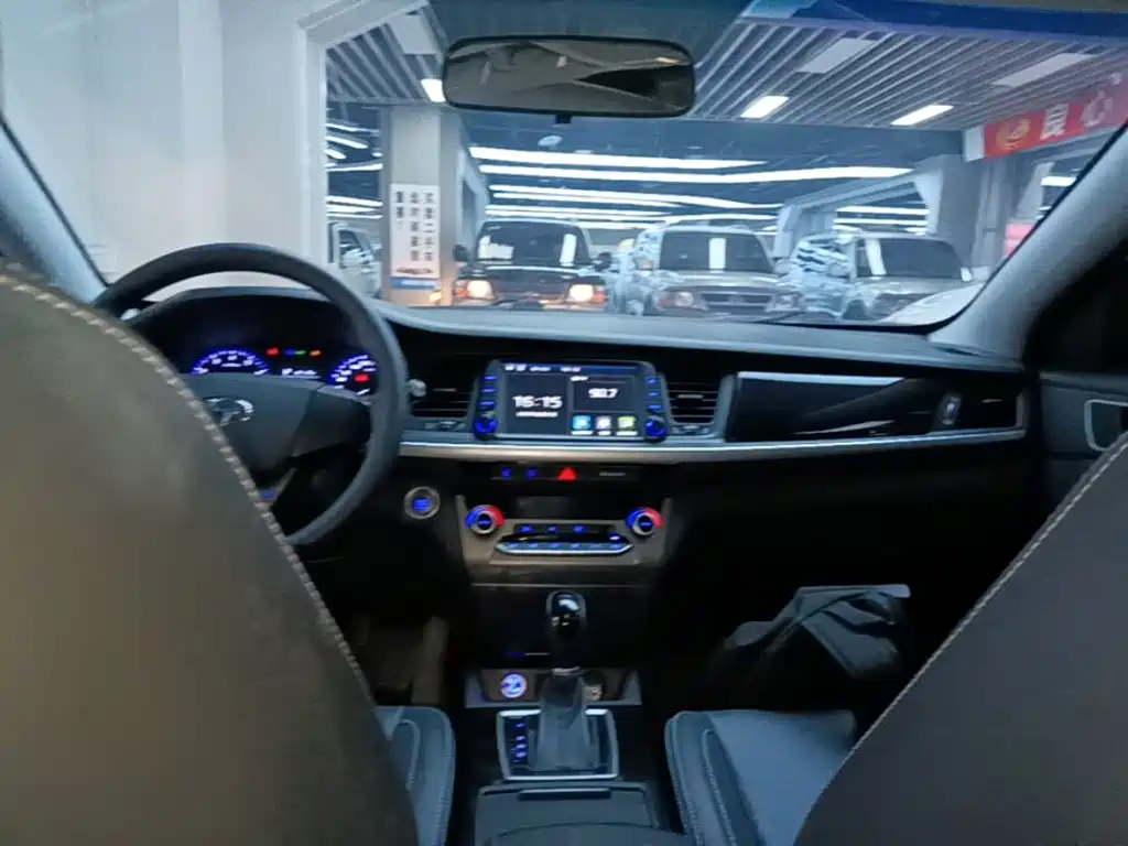 Hyundai Mistra — фото 10