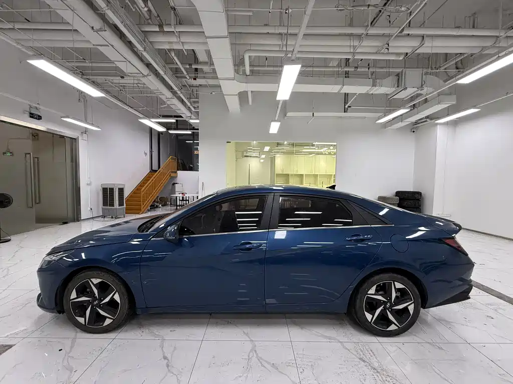 Hyundai Elantra — фото 3