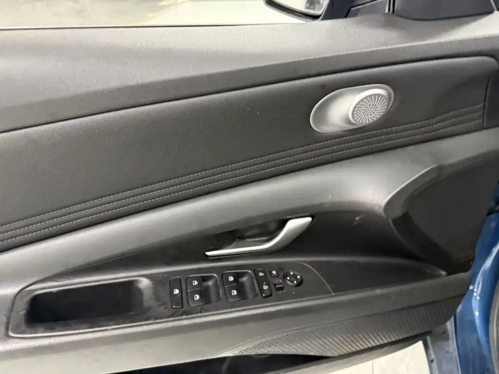 Hyundai Elantra — фото 7