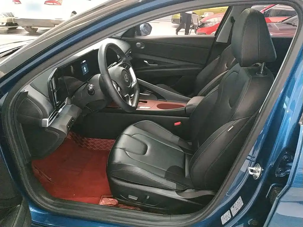 Hyundai Elantra — фото 11
