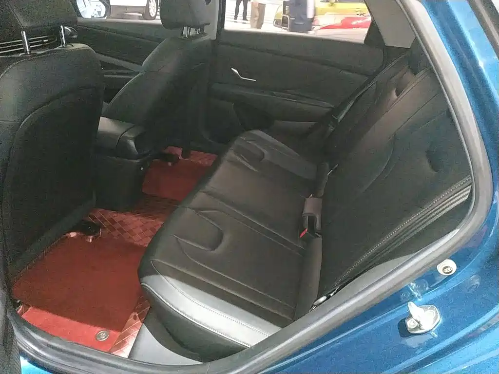 Hyundai Elantra — фото 13