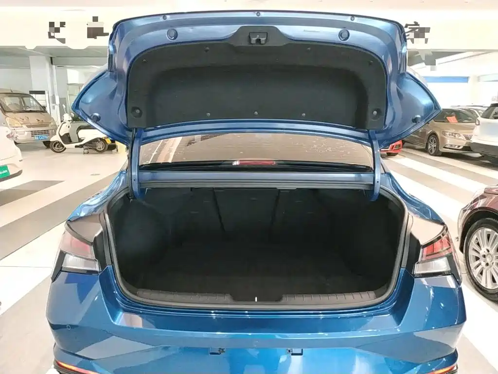 Hyundai Elantra — фото 15