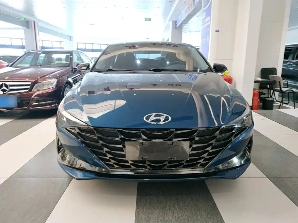 Hyundai Elantra — фото 3