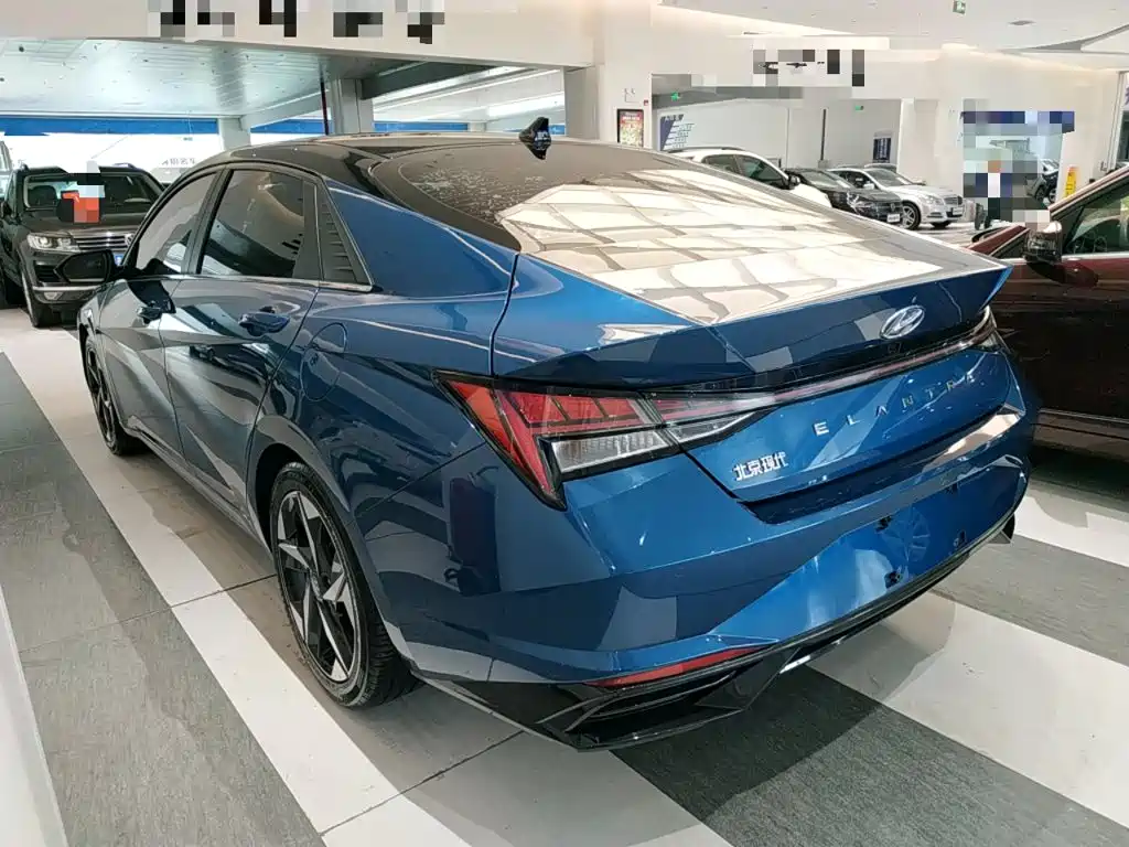 Hyundai Elantra — фото 23