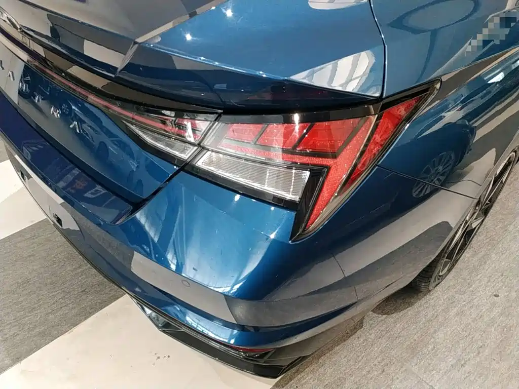 Hyundai Elantra — фото 24