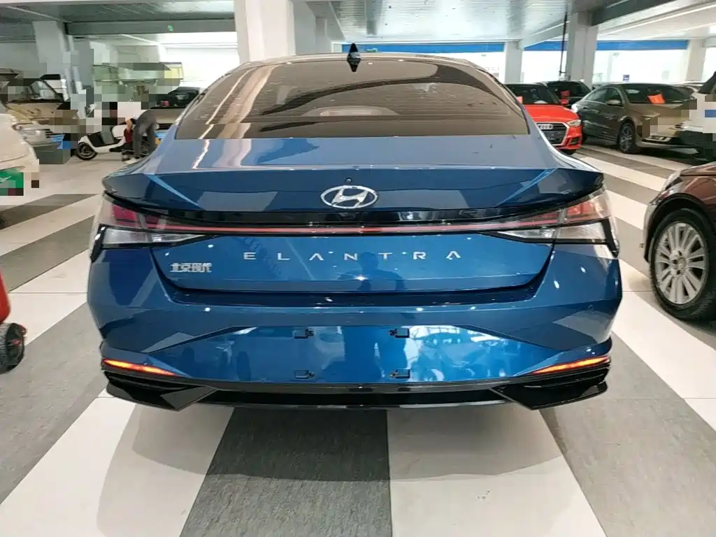 Hyundai Elantra — фото 4
