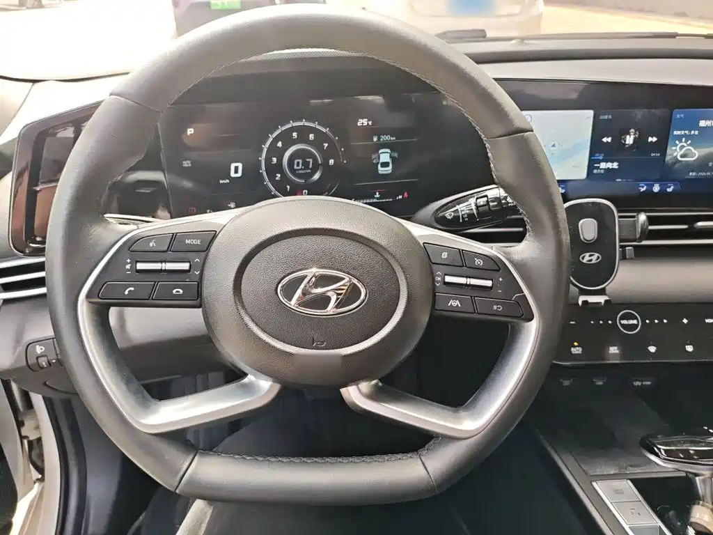 Hyundai Elantra — фото 3