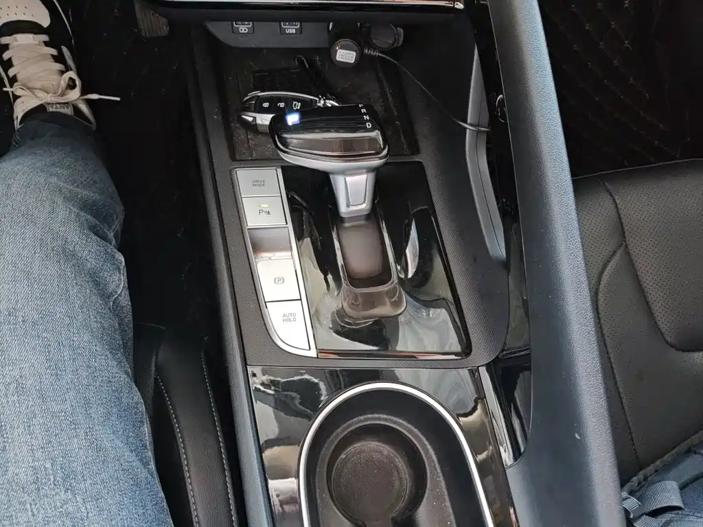 Hyundai Elantra — фото 14
