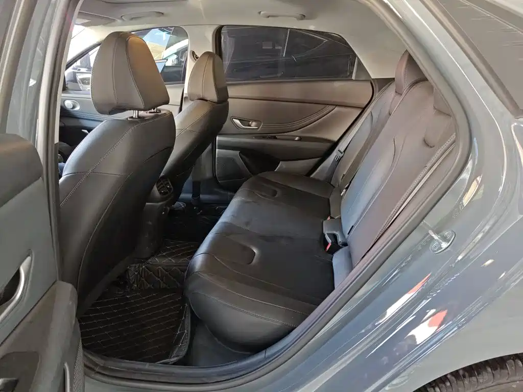 Hyundai Elantra — фото 17