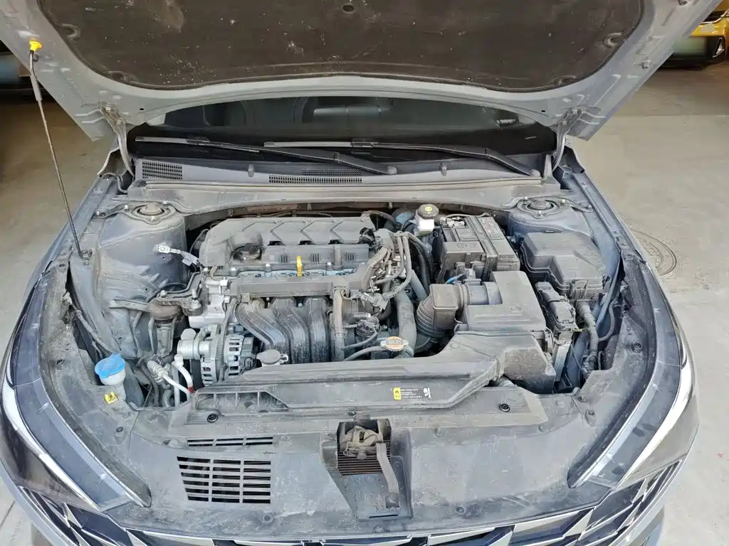 Hyundai Elantra — фото 20
