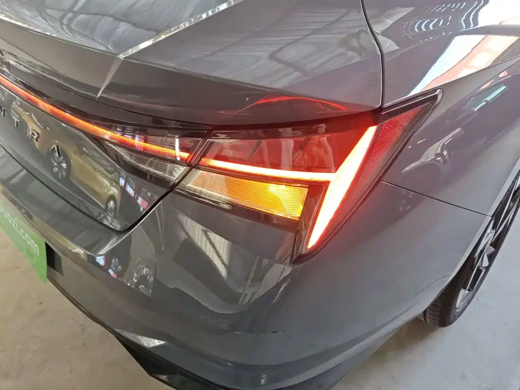 Hyundai Elantra — фото 8