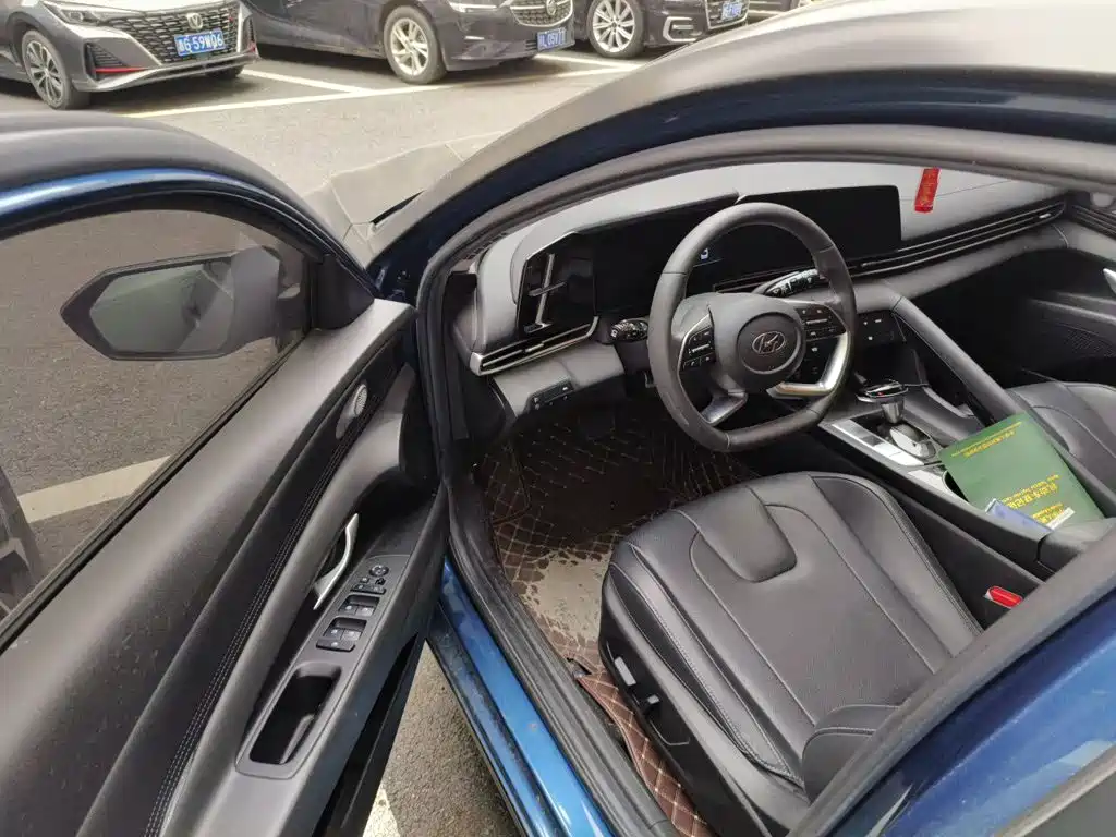 Hyundai Elantra — фото 14