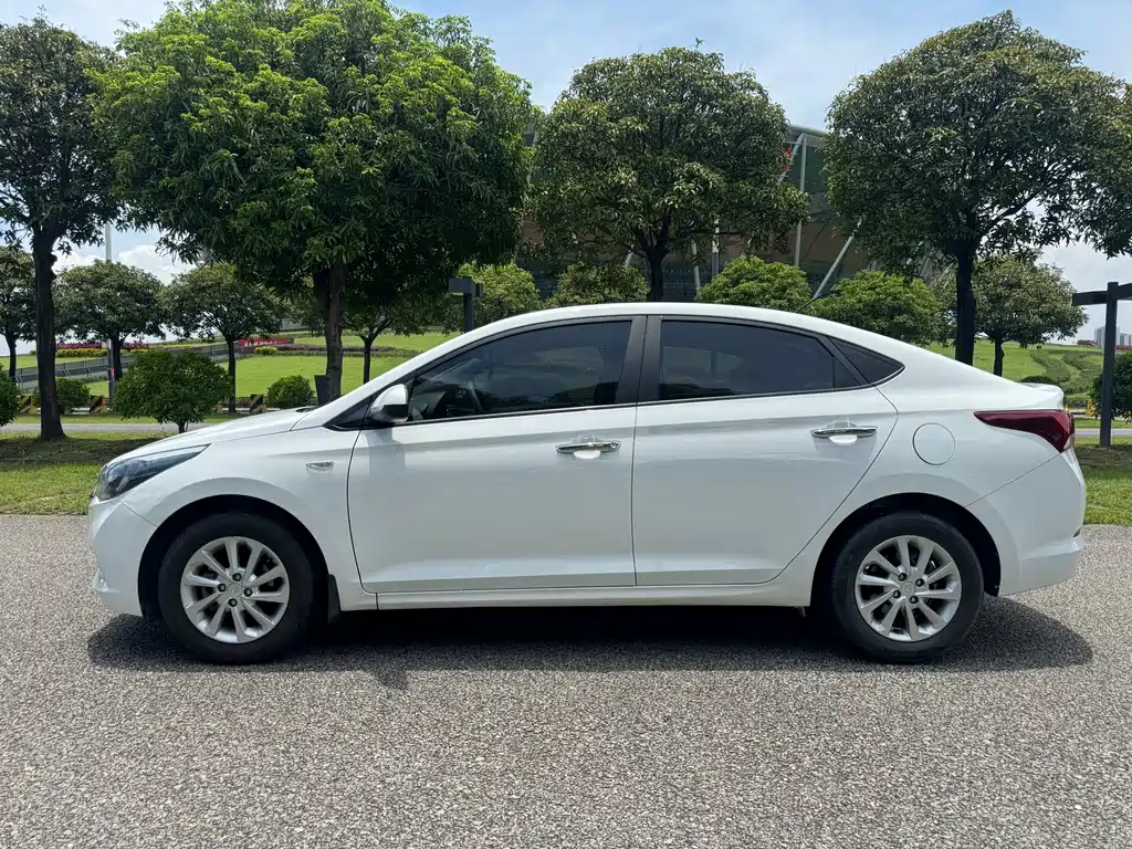 Hyundai Verna — фото 4