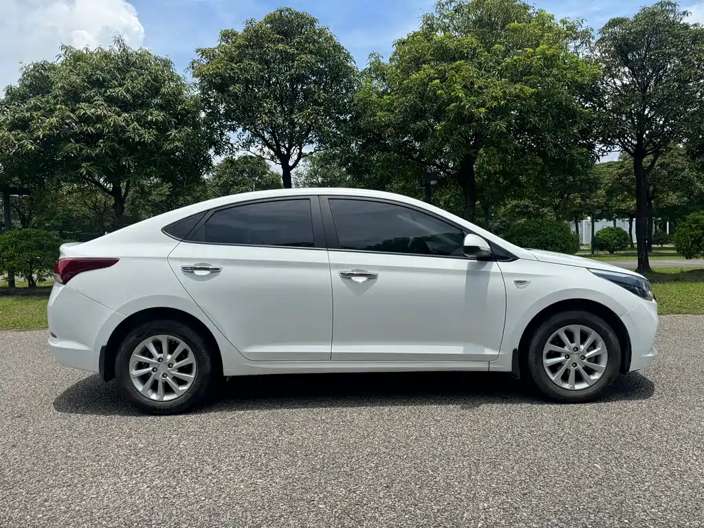Hyundai Verna — фото 5