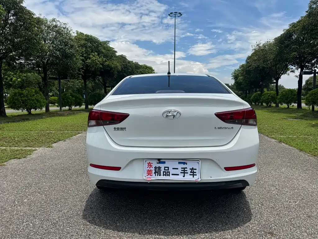 Hyundai Verna — фото 7