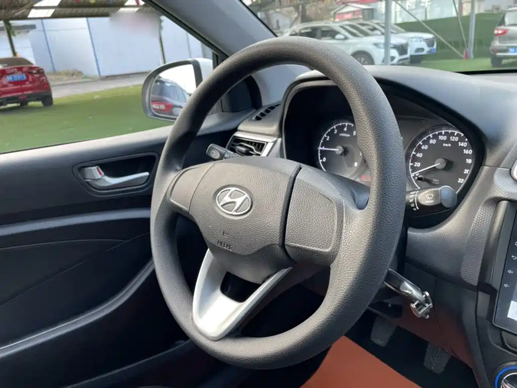 Hyundai Verna — фото 20