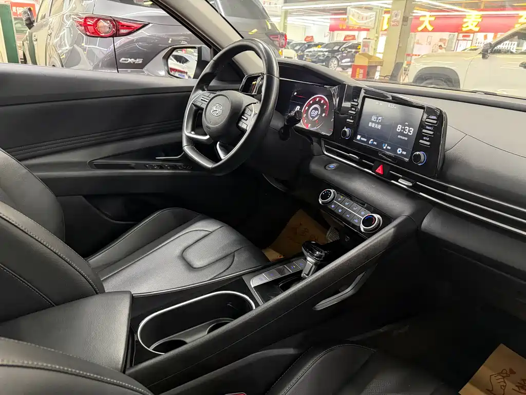 Hyundai Elantra — фото 17