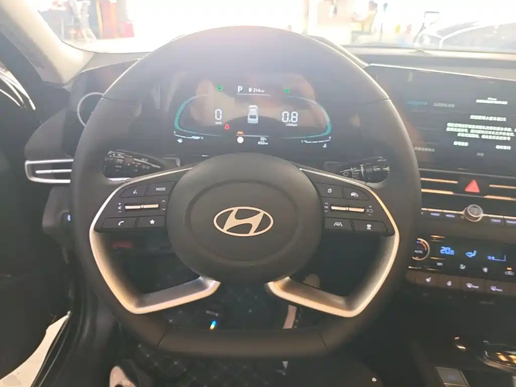 Hyundai Elantra — фото 11