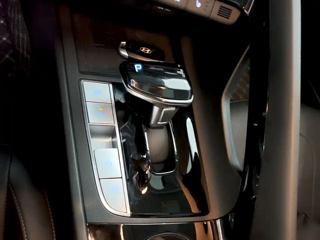 Hyundai Elantra — фото 14