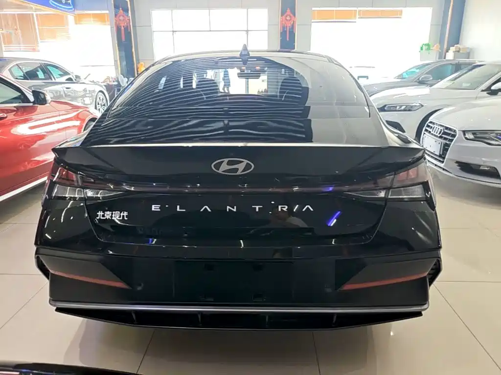 Hyundai Elantra — фото 6