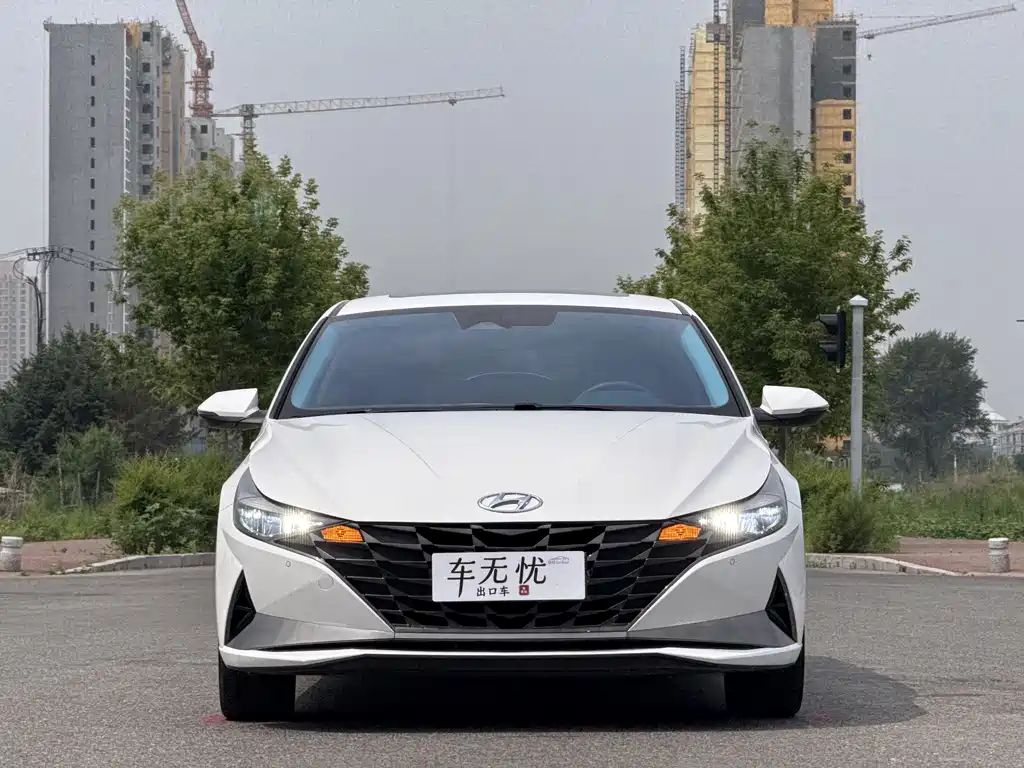 Hyundai Elantra — фото 2