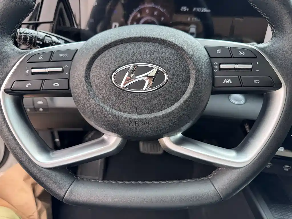 Hyundai Elantra — фото 11