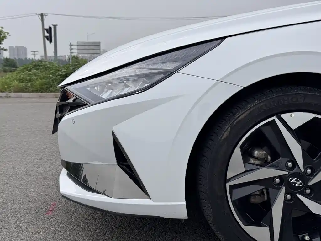 Hyundai Elantra — фото 15