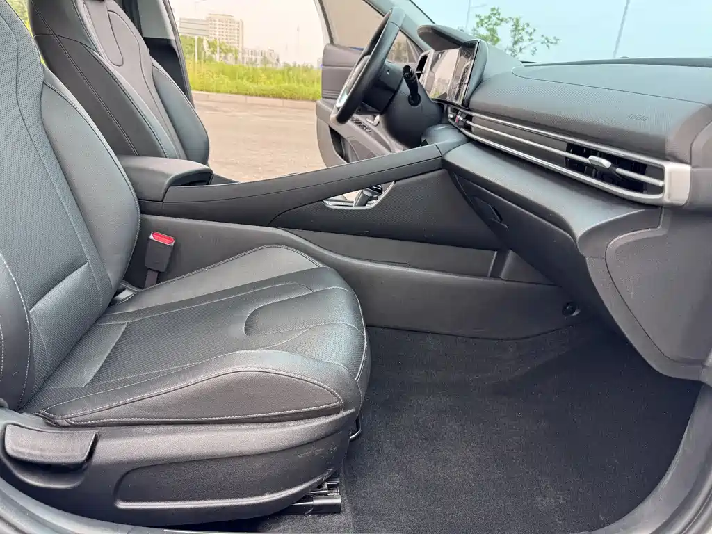Hyundai Elantra — фото 17