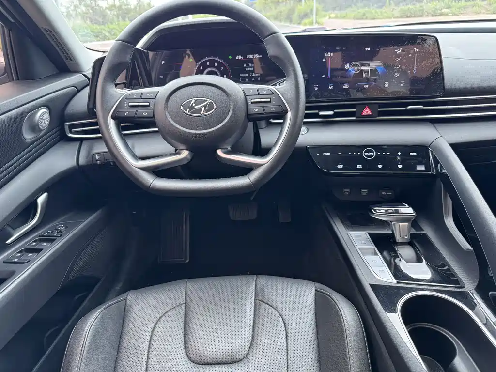 Hyundai Elantra — фото 20