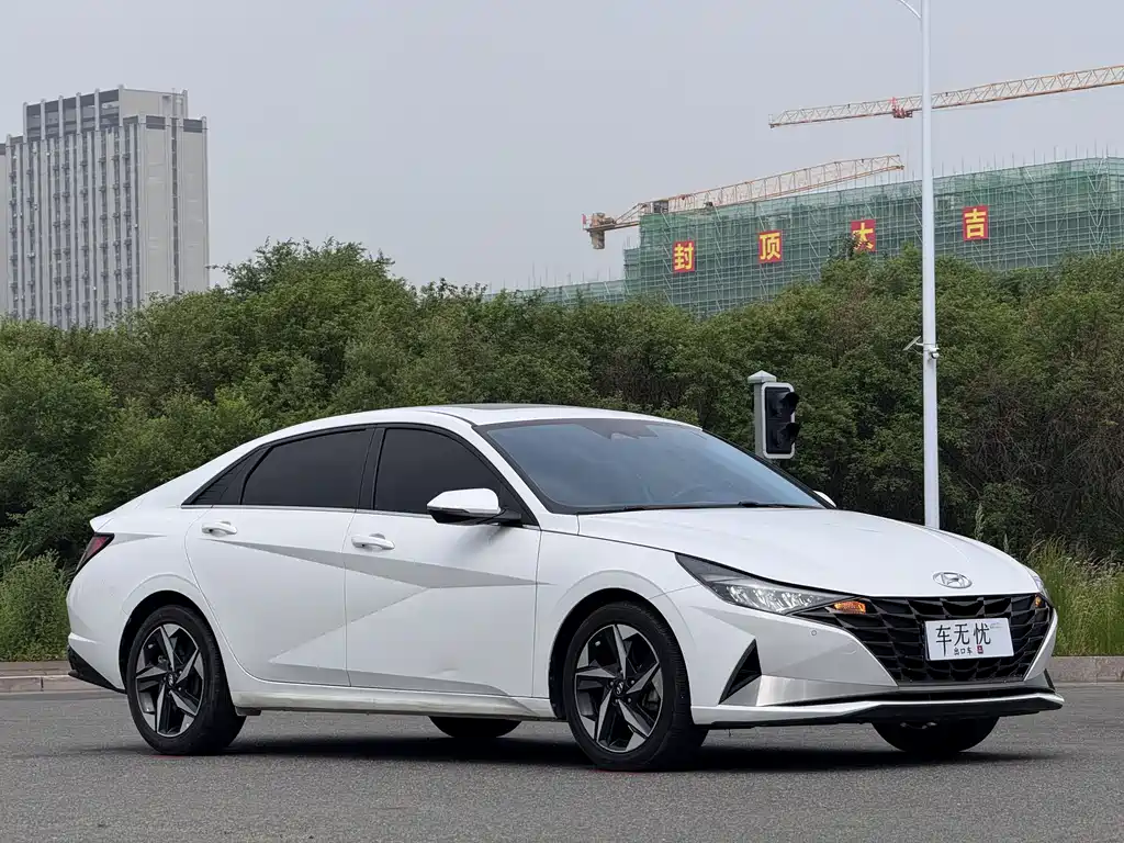Hyundai Elantra — фото 3