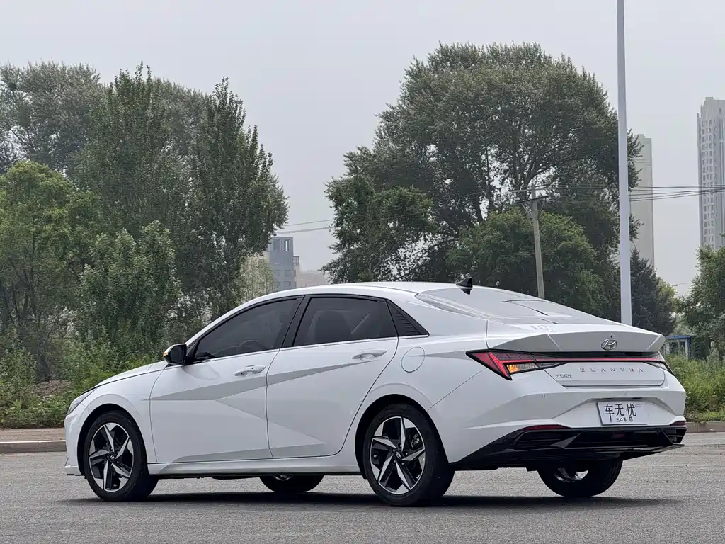 Hyundai Elantra — фото 7
