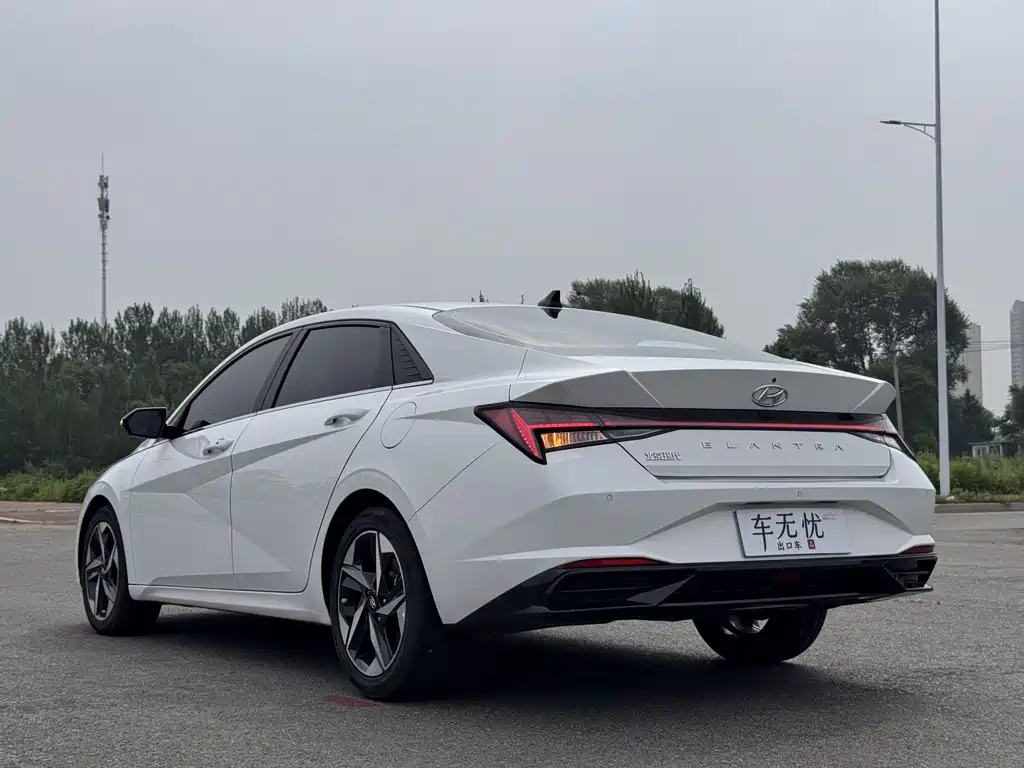 Hyundai Elantra — фото 8