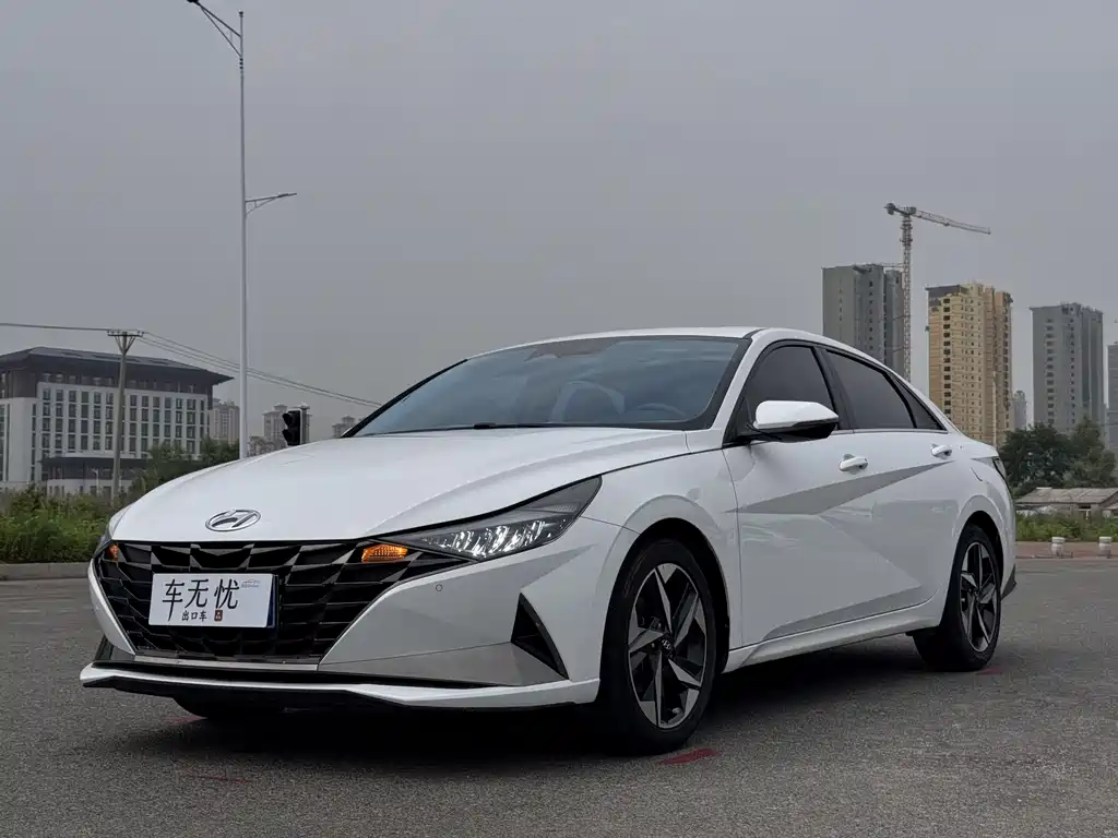 Hyundai Elantra — фото 9