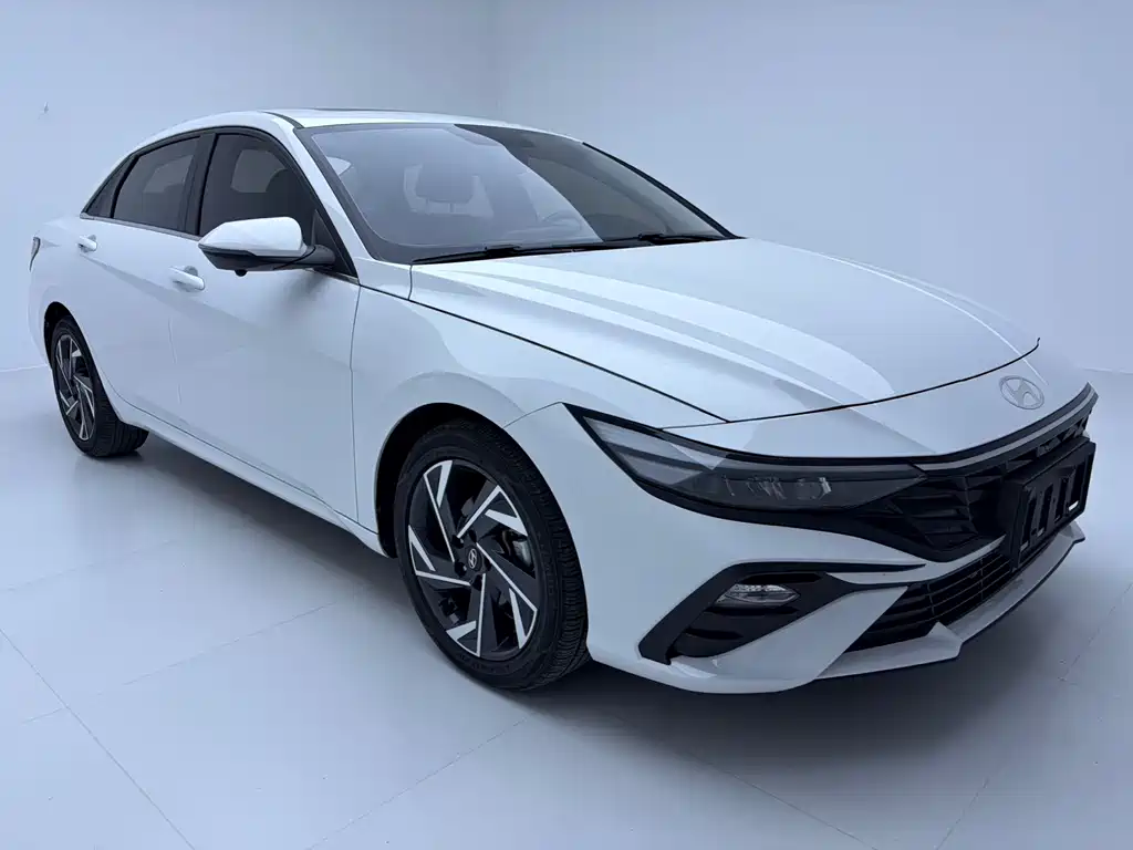 Hyundai Elantra — фото 3