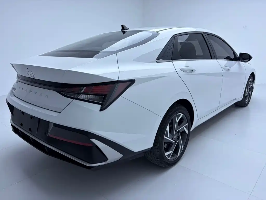 Hyundai Elantra — фото 4