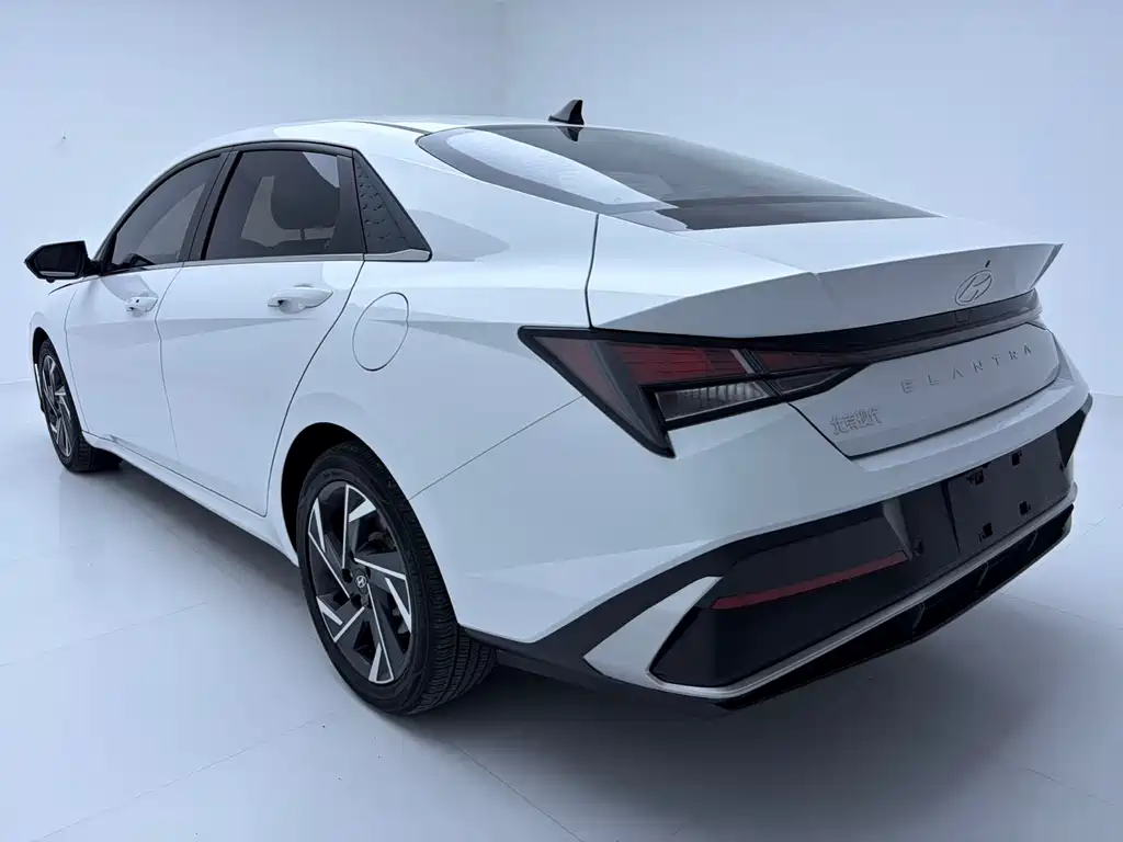 Hyundai Elantra — фото 6