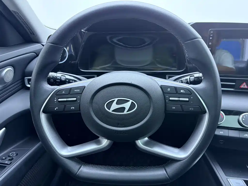 Hyundai Elantra — фото 9