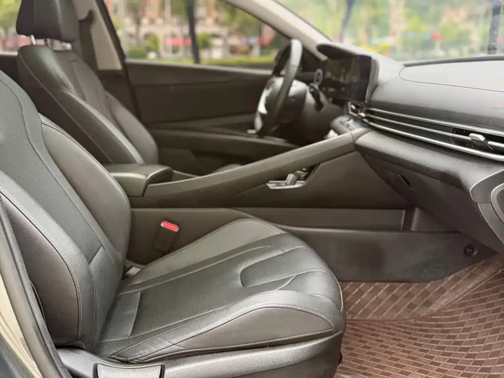 Hyundai Elantra — фото 13