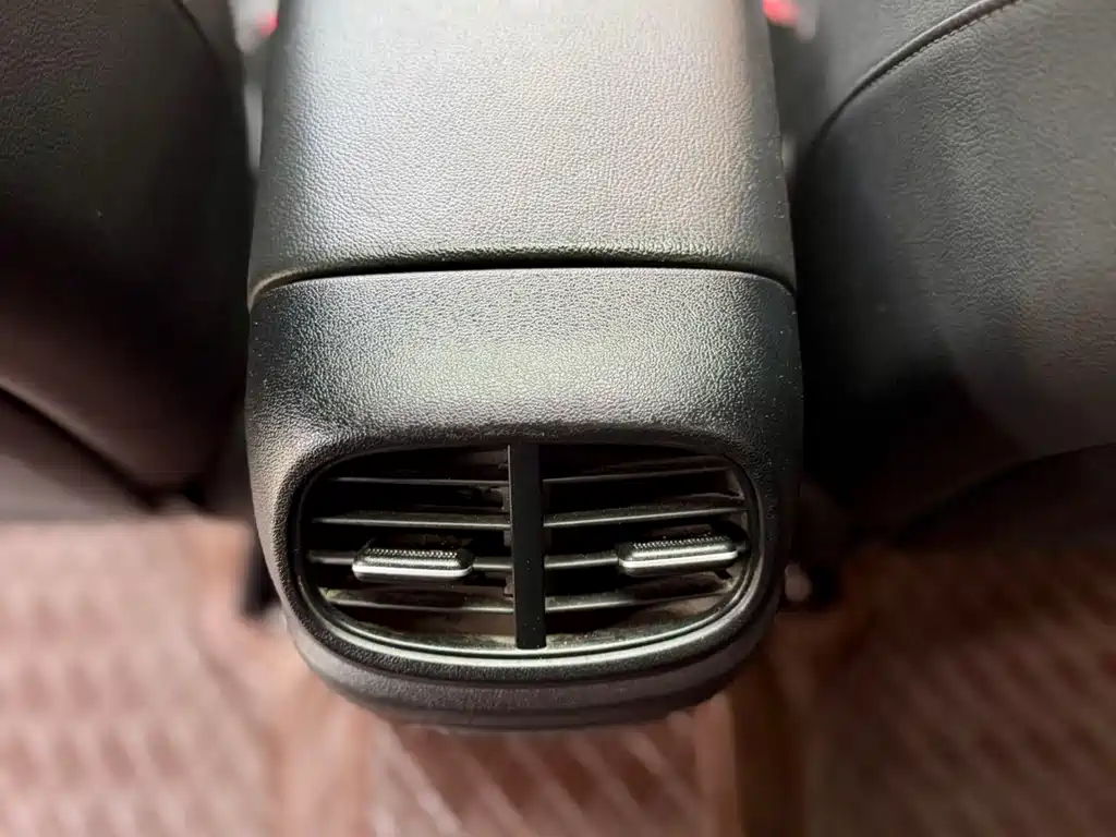 Hyundai Elantra — фото 15