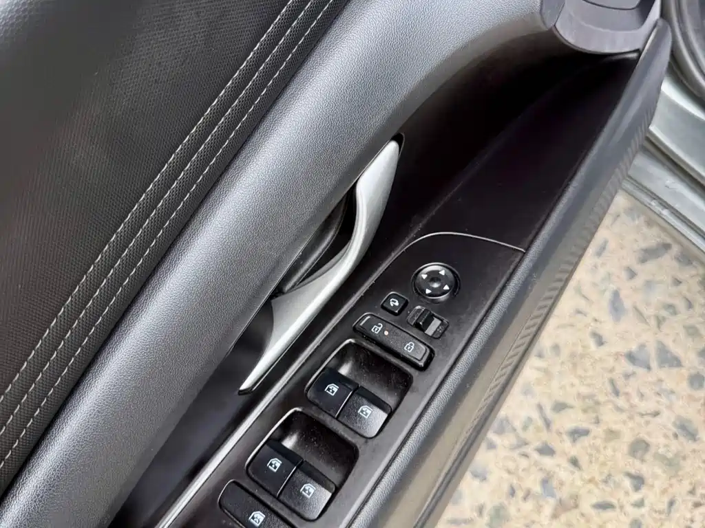 Hyundai Elantra — фото 16